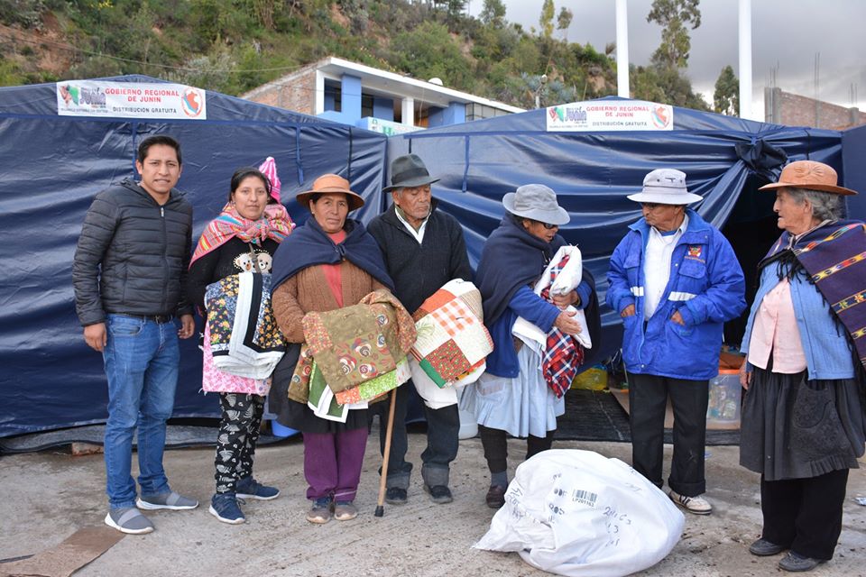 Los Damnificados del Huaico que ocurrió en Huarisca, recibieron apoyo de parte de Cáritas Huancayo