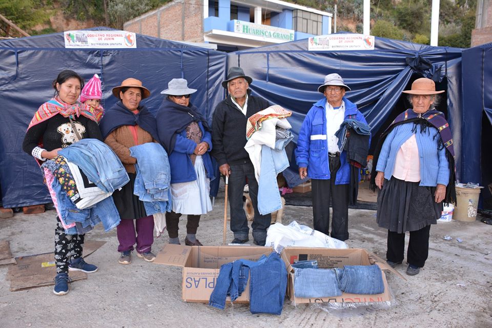 Los Damnificados del Huaico que ocurrió en Huarisca, recibieron apoyo de parte de Cáritas Huancayo